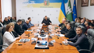 Начальник Чернівецької ОВА Руслан Осипенко з новопризначеними заступниками