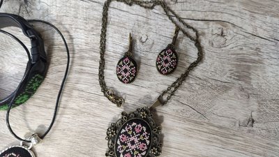 У Тернополі майстриня кодує слова у вишивці У Тернополі майстриня кодує слова у вишивці