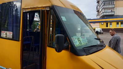 Пошкоджена обшивка у салоні – у Житомирі перевірили технічний стан автобусів, що курсують маршрутом №5 Пошкоджена обшивка у салоні – у Житомирі перевірили технічний стан автобусів, що курсують маршрутом №5