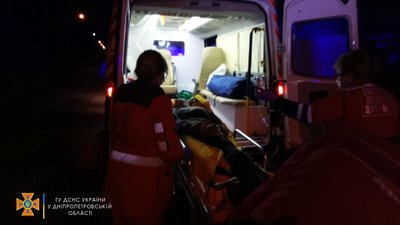 На Дніпропетровщині пожежники врятували двох людей, які не могли самостійно покинути палаючу будівлю На Дніпропетровщині пожежники врятували двох людей, які не могли самостійно покинути палаючу будівлю