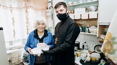 Майже 100 франківців зголосились отримати безкоштовний обід від УГКЦ Майже 100 франківців зголосились отримати безкоштовний обід від УГКЦ
