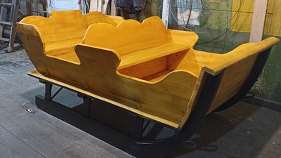 Сани, які нещодавно зробив майстер Сани, які нещодавно зробив майстер