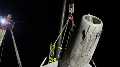 У Тернополі демонтували радянський літак У Тернополі демонтували радянський літак