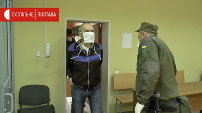 Віктора Малого приводять до судової зали під конвоєм Віктора Малого приводять до судової зали під конвоєм