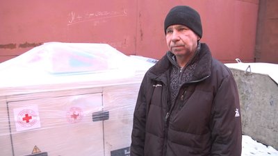 На Тернопільщині Червоний Хрест передав генератори переселенцям На Тернопільщині Червоний Хрест передав генератори переселенцям
