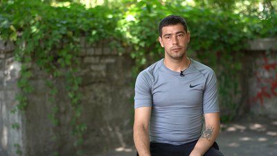 "До війни звикаєш і не можеш звідти повернутися". Історія важкопораненого бійця ЗСУ з Дніпра