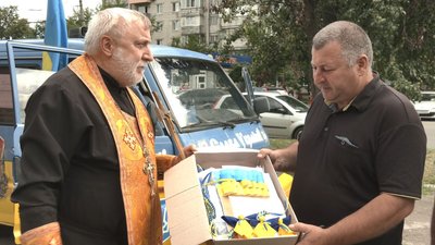 Від пиріжків до ляльок-мотанок: черкащани збирають допомогу на передову Від пиріжків до ляльок-мотанок: черкащани збирають допомогу на передову