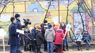 Лавки, альтанки та алеї. У селищі Петрове облаштували креативне подвір'я Лавки, альтанки та алеї. У селищі Петрове облаштували креативне подвір'я