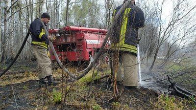 117 полтавських рятувальників гасять лісову пожежу в зоні ЧАЕС