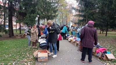 "Важливо те, що ти комусь потрібен": у Полтаві переселенцям роздають теплий одяг "Важливо те, що ти комусь потрібен": у Полтаві переселенцям роздають теплий одяг