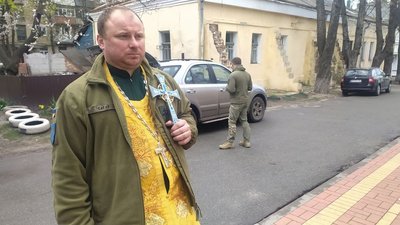 Освячені Епіфанієм паски передали бійцям у Сумській області Освячені Епіфанієм паски передали бійцям у Сумській області