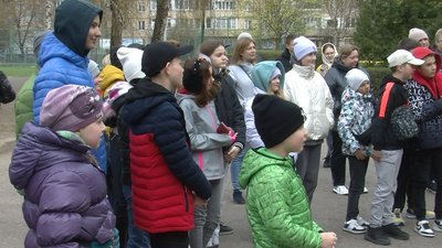 В Луцькій школі влаштували квест для учнів та нових школярів-переселенців В Луцькій школі влаштували квест для учнів та нових школярів-переселенців