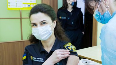 На Тернопільщині вакцинують рятувальників від COVID-19