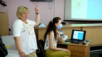 У Житомирі мобільні бригади медиків навчали правилам використання вакцини Moderna