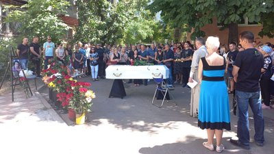 "Не брала слухавку": у Кременчуці попрощалися із жінками, які загинули через обстріл ТЦ