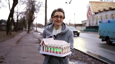 Хотіла позбутися важких спогадів: Чернігівська кондитерка створила пряникову копію обласної бібліотеки для юнацтва Хотіла позбутися важких спогадів: Чернігівська кондитерка створила пряникову копію обласної бібліотеки для юнацтва