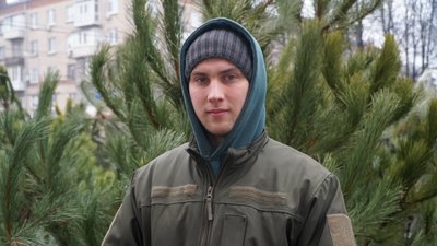 У Дніпрі перед різдвяно-новорічними святами продають ялинки: чи є попит серед містян