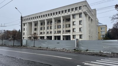 Облаштування простору з фонтаном біля Полтавської бібліотеки можуть відновити 2026