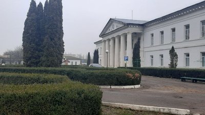 Працівникам спецлікарні на Сумщині завинили 16,5 мільйонів гривень зарплати