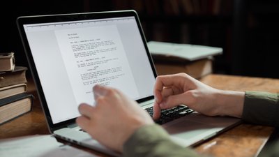 Двом вінницьким письменникам призначили довічну державну стипендію