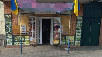У Марганці на Дніпропетровщині 20-річного юнака підозрюють у крадіжці прапору України У Марганці на Дніпропетровщині 20-річного юнака підозрюють у крадіжці прапору України
