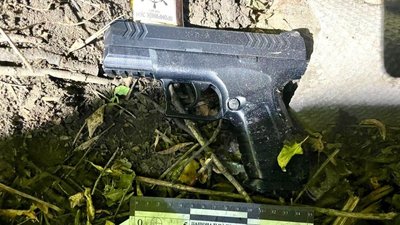 Підліток вистрелив в око знайомій дівчині Миколаївщина