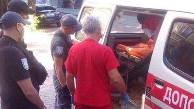 Лежав у купі сміття. В Івано-Франківську рятували закарпатця Лежав у купі сміття. В Івано-Франківську рятували закарпатця