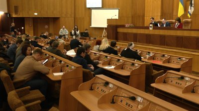 Франківська міськрада звернулася до уряду дозволити депутаткам виїздити за кордон