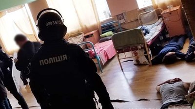 Наркотрафік засудженим: у виправному центрі біля Рівного провели обшуки