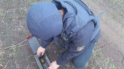 На Донеччині під час переїзду жінка знайшла в оселі боєприпаси