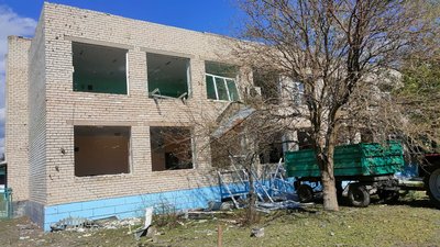 Росіяни ракетним ударом зруйнували школу у селі Григорівка на Запоріжжі Росіяни ракетним ударом зруйнували школу у селі Григорівка на Запоріжжі