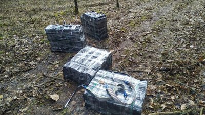 Луцькі прикордонник вилучили майже 4 тисячі пачок цигарок