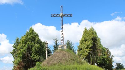 Землю для кургану на Тернопільщині звозили возами: розповідь очевидця