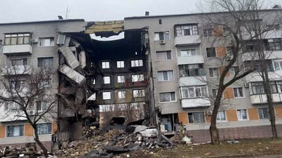Волонтери Чернігівщини відвезли до Бахмута п'ять бусів з гуманітарним вантажем Волонтери Чернігівщини відвезли до Бахмута п'ять бусів з гуманітарним вантажем