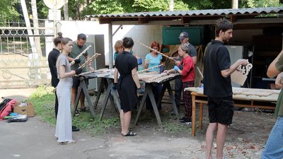 Війна війною, а місто має жити. У Чернігові свою роботу відновив проєкт “Дерев’яне мереживо” Війна війною, а місто має жити. У Чернігові свою роботу відновив проєкт “Дерев’яне мереживо”