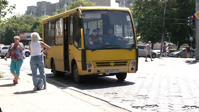 Відреагували на скупчення: у Рівному додадуть маршруток. РЕПОРТАЖ