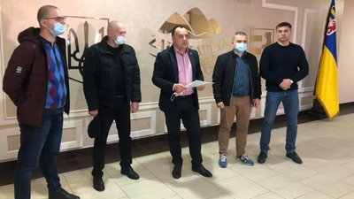 Депутати Закарпатської облради зареєстрували вимогу скликати позачергову сесію 9 листопада