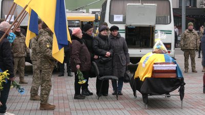 У Рівному попрощалися з військовими Олексієм Осадчим та Едуардом Гриньком У Рівному попрощалися з військовими Олексієм Осадчим та Едуардом Гриньком