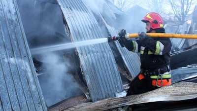 У Хмельницькому сталася масштабна пожежа у складі