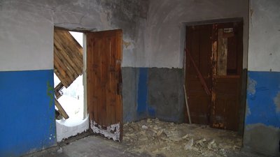 Стеля обвалилась у новорічну ніч: у Лисичанську на ремонт аварійного будинку немає грошей Стеля обвалилась у новорічну ніч: у Лисичанську на ремонт аварійного будинку немає грошей