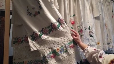 У музеї представлені домоткані мережані вишиті рушники
