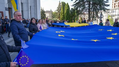 Прапор Європейського Союзу, розгорнули прапор, Тернопіль, травень 2025