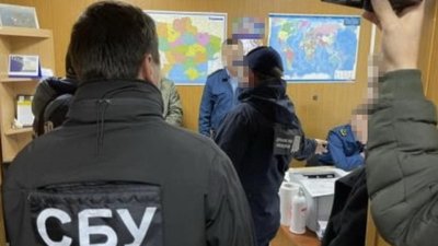 Посадовця Одеської митниці затримали на хабарі. СБУ перевіряє причетність керівництва
