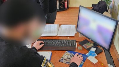 Директорку туристичної фірми у Чернівцях підозрюють у шахрайстві на 1,3 млн грн.