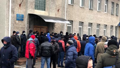 Одні під землею інші на горі: на Волині страйкують шахтарі