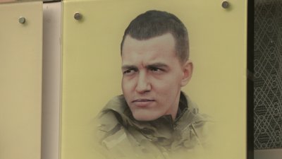 В Івано-Франківську встановили меморіальні дошки загиблим бійцям Максиму Бурді та Роману Сализі В Івано-Франківську встановили меморіальні дошки загиблим бійцям Максиму Бурді та Роману Сализі