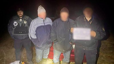 У Броварському районі Київщини троє грибників заблукали в лісі. Їх розшукала поліція