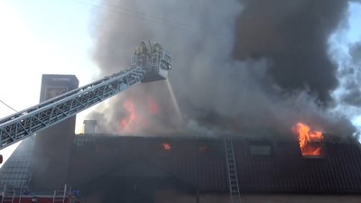 Пожежу на фабриці гасили понад шість годин Пожежу на фабриці гасили понад шість годин