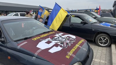 Машини під час автопробігу у Вознесенську
