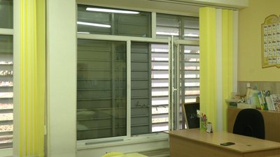 У ліцеї Івано-Франківська встановлюють захисні віконниці — діти зможуть навчатися під час повітряних тривог У ліцеї Івано-Франківська встановлюють захисні віконниці — діти зможуть навчатися під час повітряних тривог